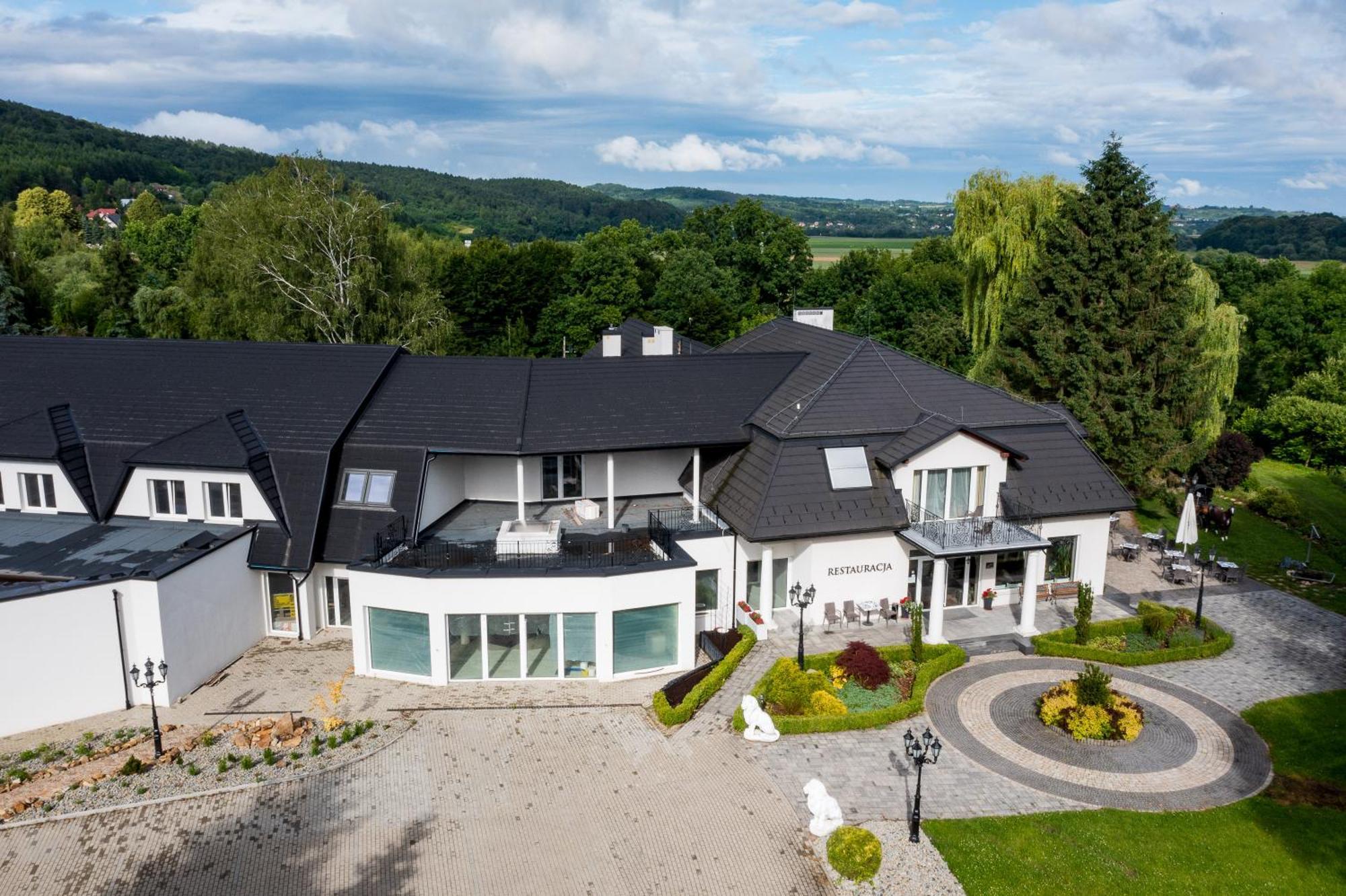 Dwor Wapowce Hotel Eksteriør billede